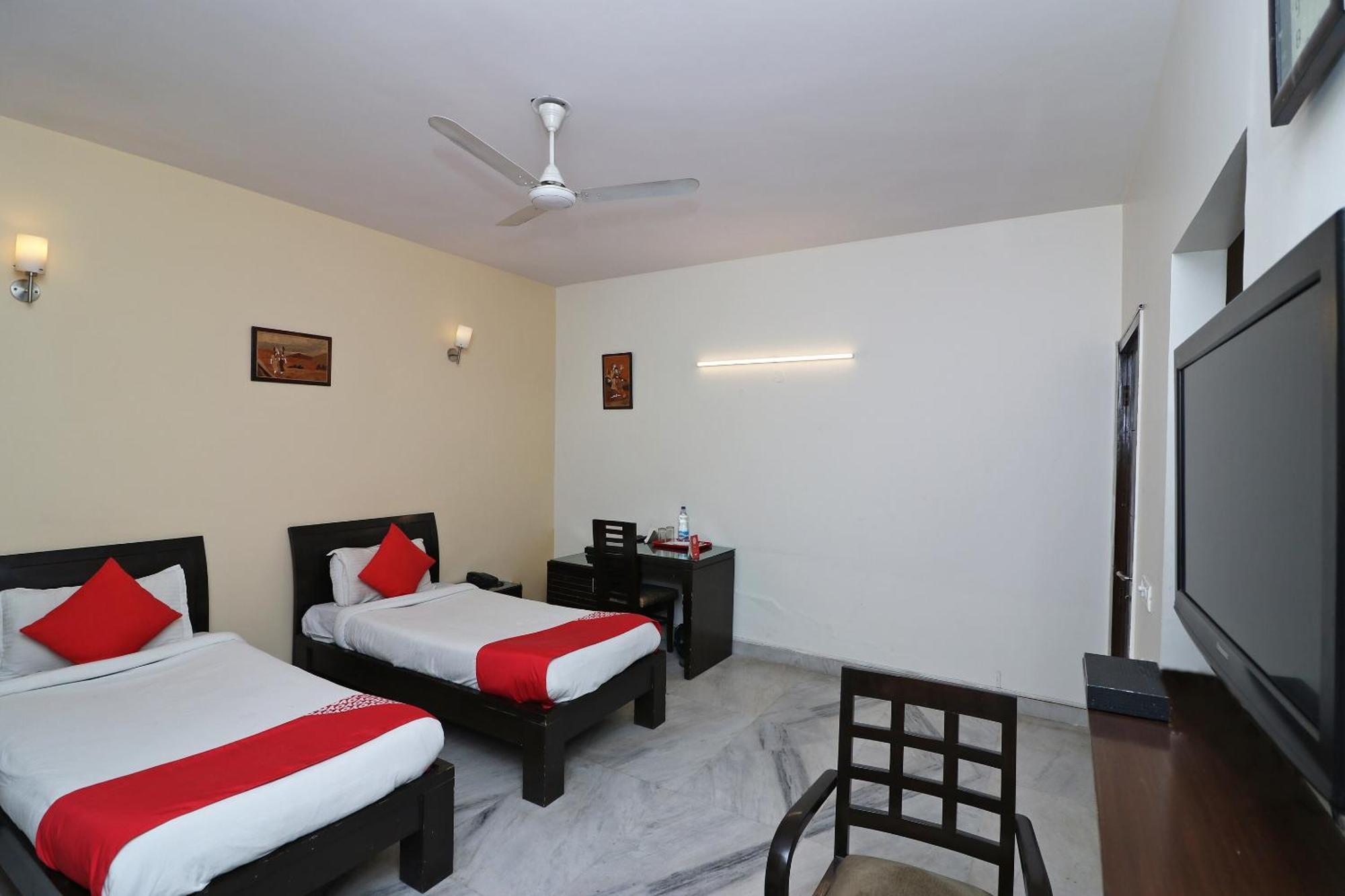 Hotel O Aravali Residency Гургаон Екстериор снимка