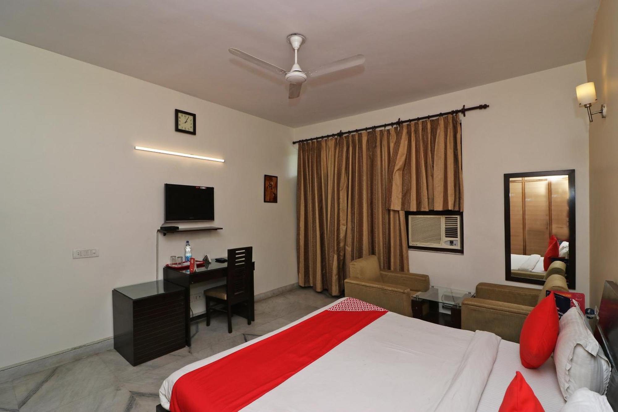 Hotel O Aravali Residency Гургаон Екстериор снимка