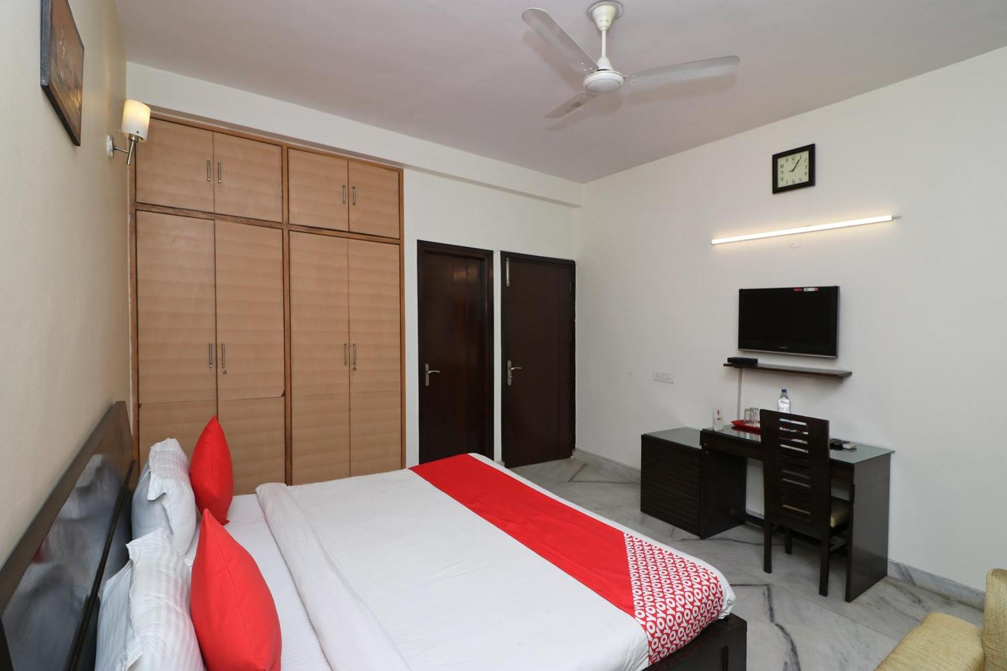 Hotel O Aravali Residency Гургаон Екстериор снимка